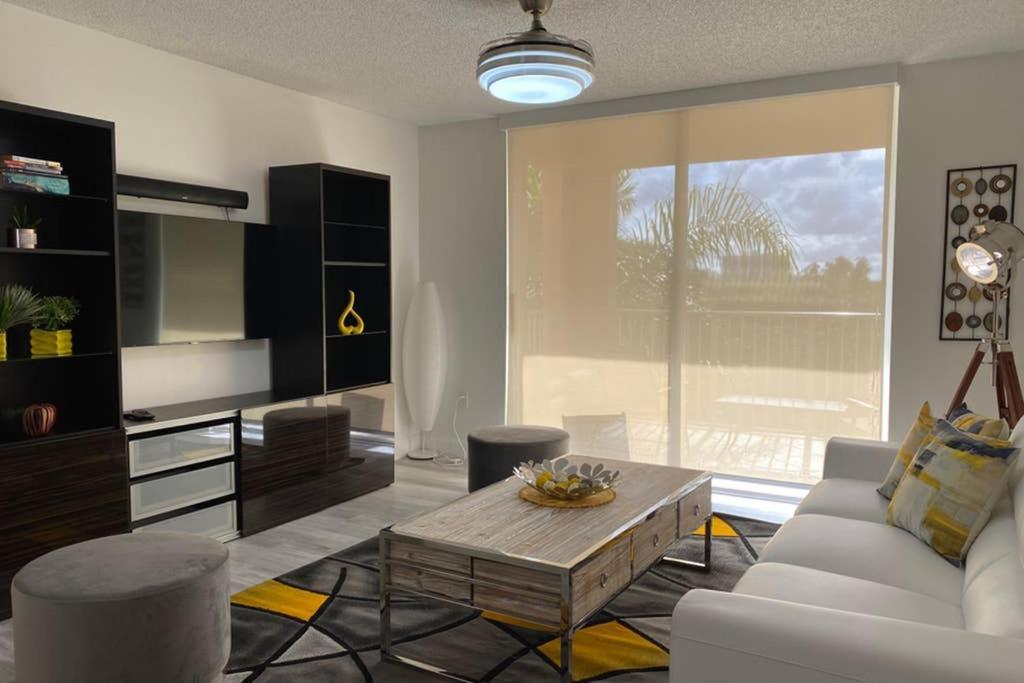 דירות Yacht Club At Aventura 2 Bed 2 Bath Luxurius Cozy Brand New 2020 מראה חיצוני תמונה